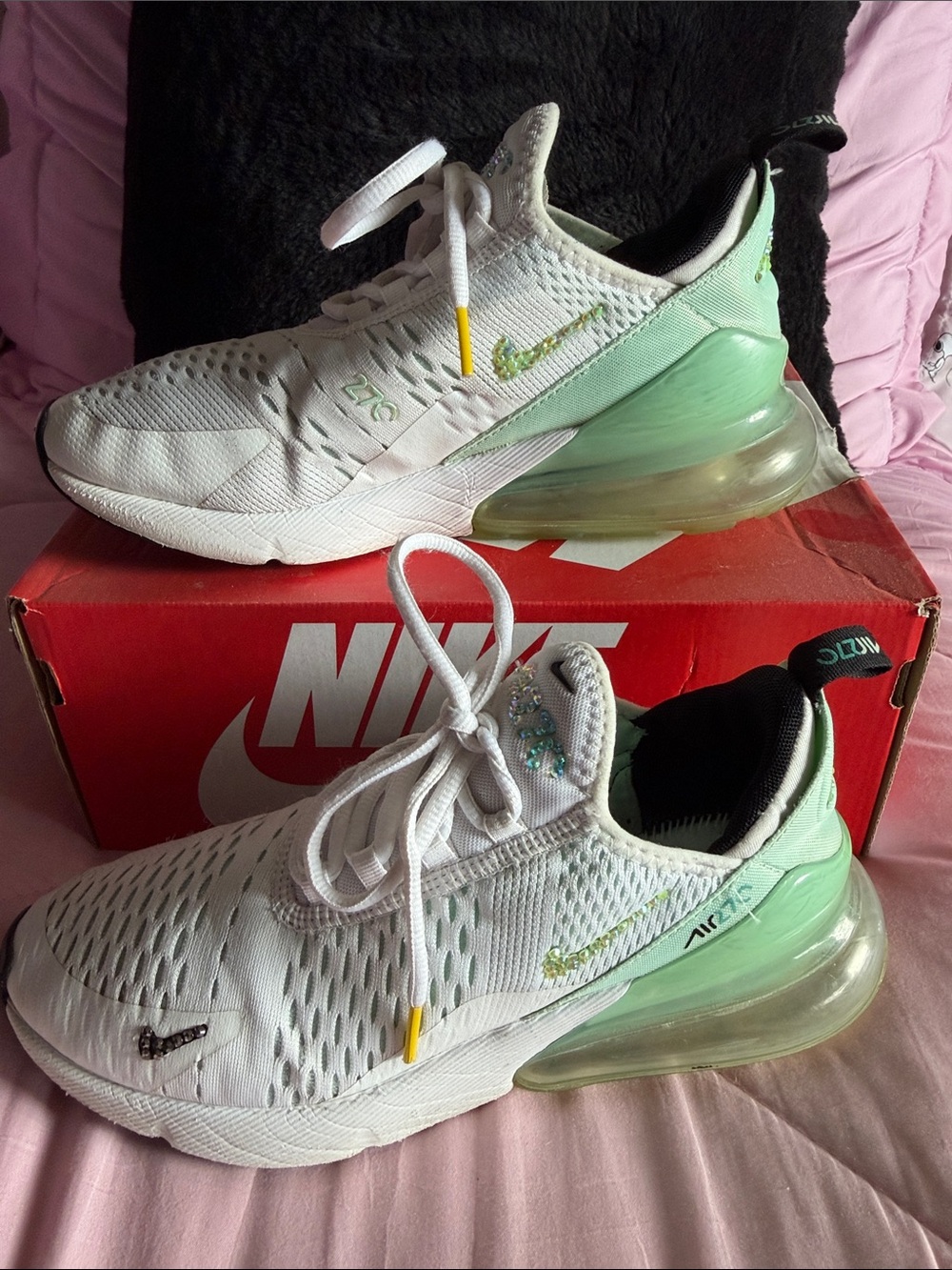 Nike Women’s White Mint Green Air-Cushion Athletic Sneakers